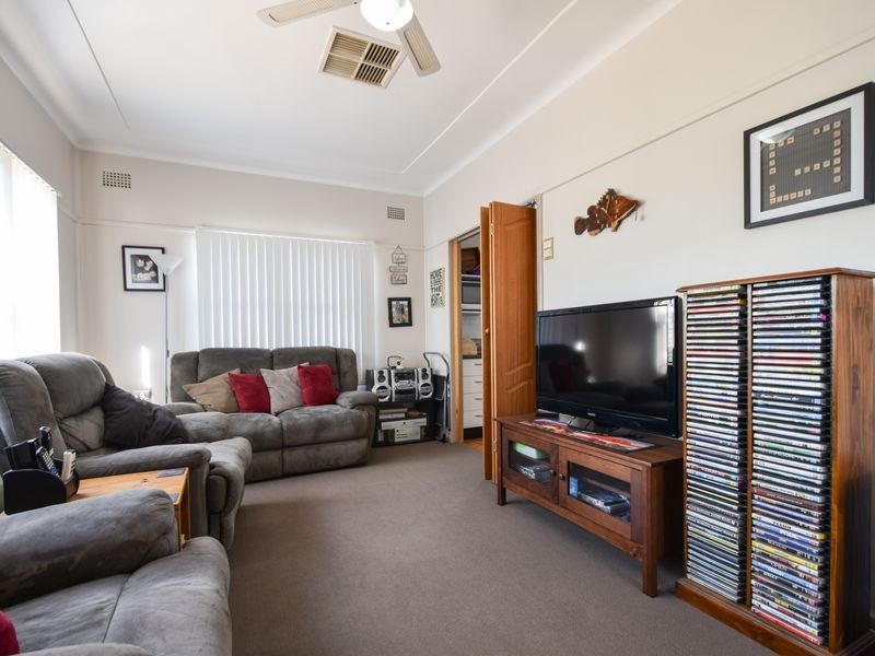 9 Lansdowne Street, Young NSW 2594