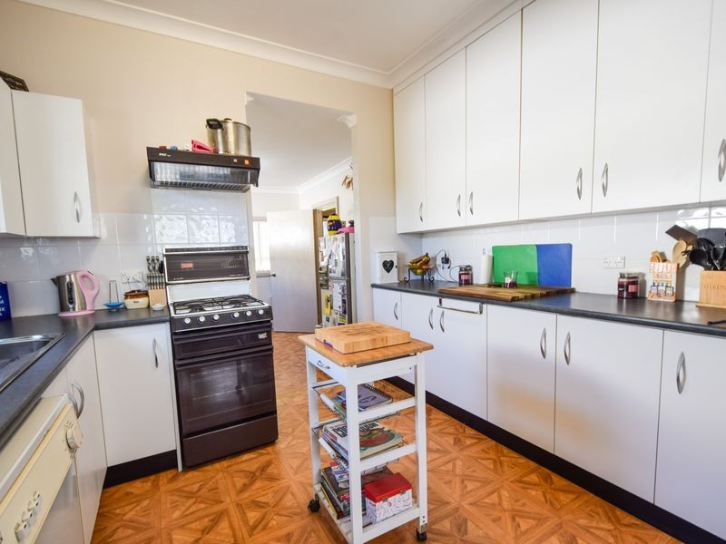 9 Lansdowne Street, Young NSW 2594