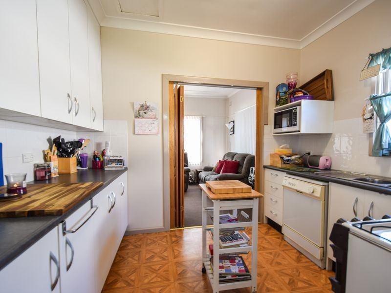 9 Lansdowne Street, Young NSW 2594