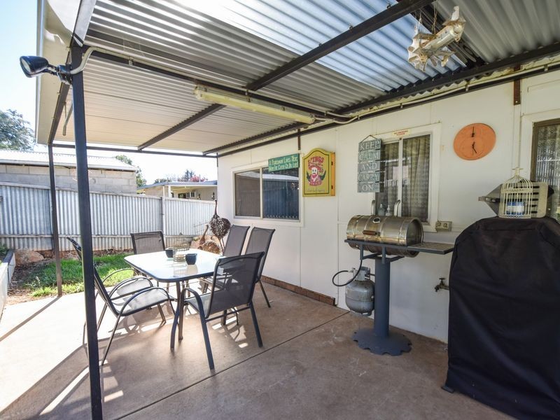 9 Lansdowne Street, Young NSW 2594