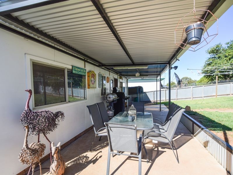 9 Lansdowne Street, Young NSW 2594