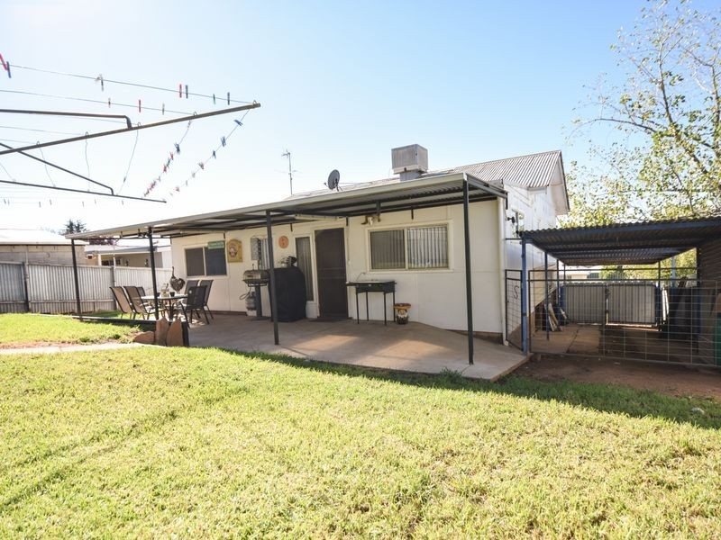 9 Lansdowne Street, Young NSW 2594