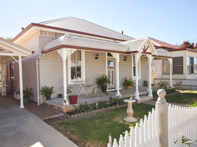 5 Marina Street, Young NSW 2594