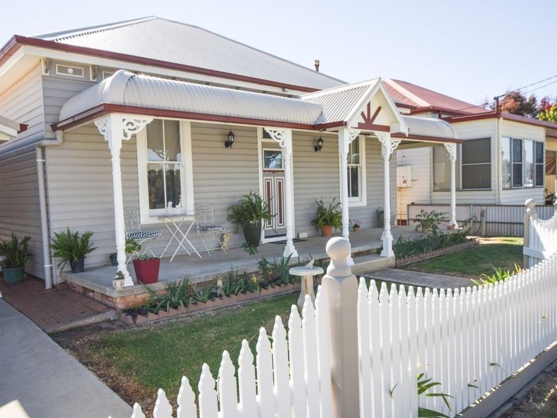 5 Marina Street, Young NSW 2594