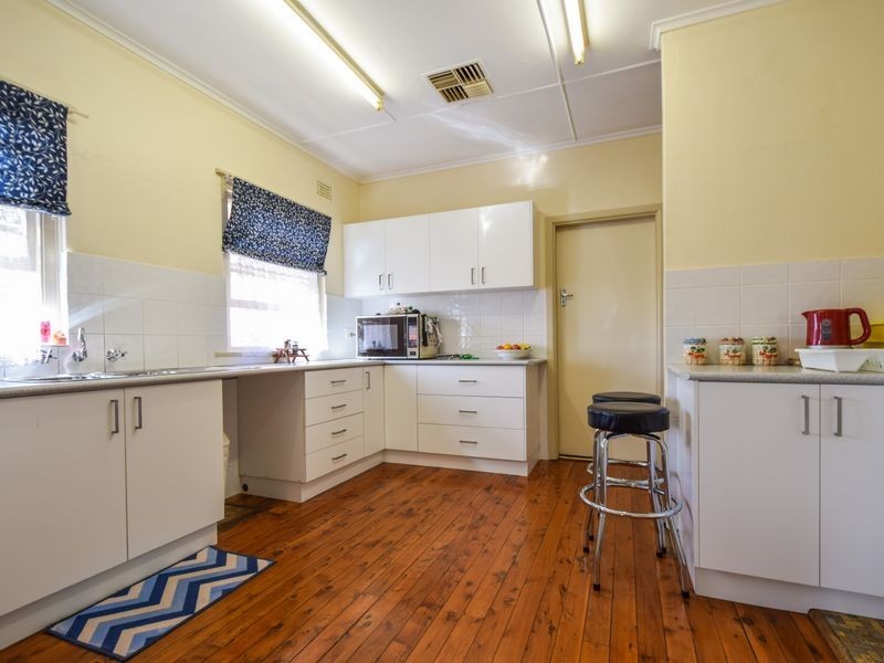 3 White Street, Young NSW 2594