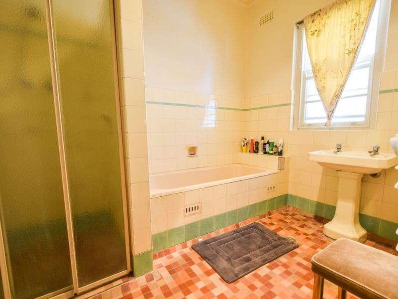 3 White Street, Young NSW 2594