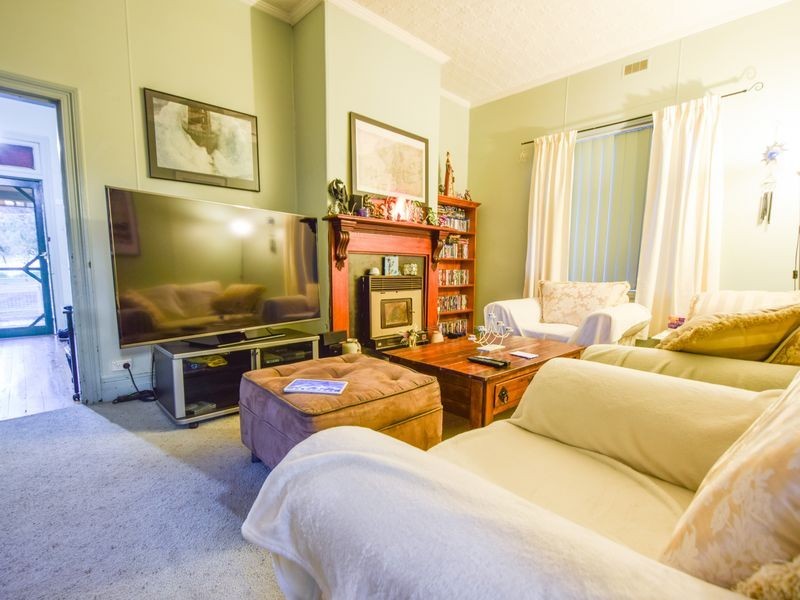 47 Caple Street, Young NSW 2594