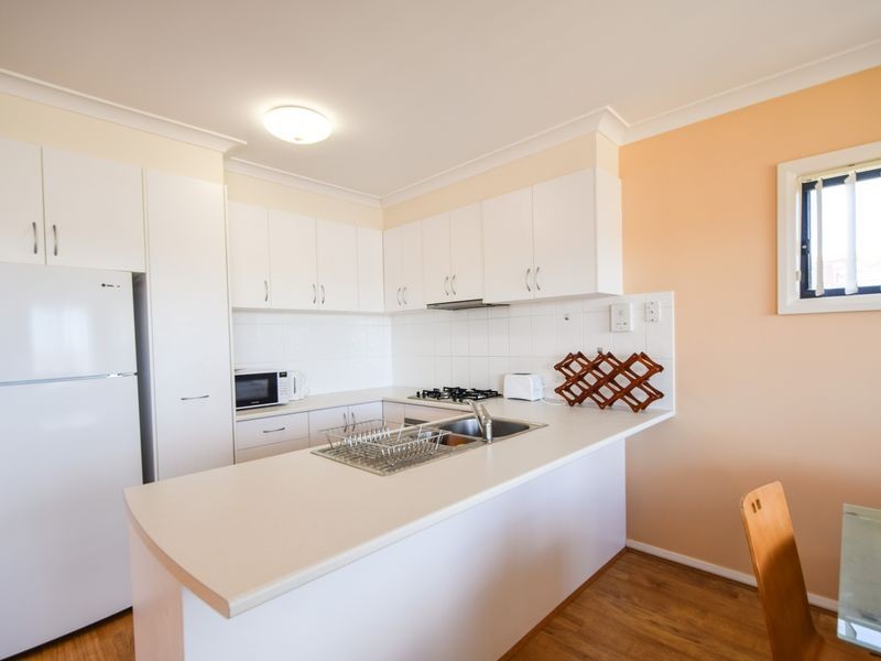 6/157 William Street, Young NSW 2594