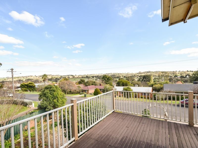 12 Milong Street, Young NSW 2594