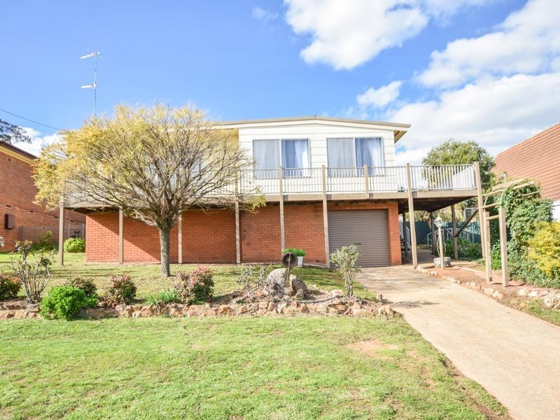 12 Milong Street, Young NSW 2594