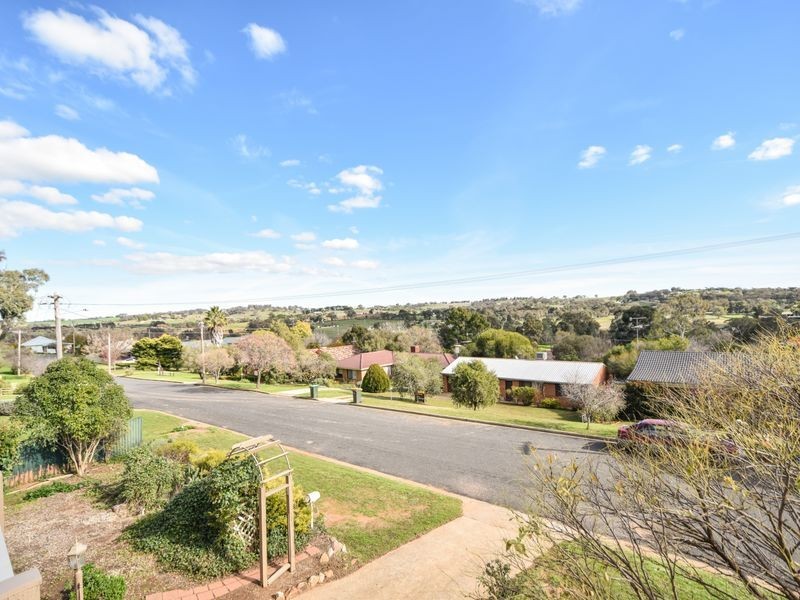 12 Milong Street, Young NSW 2594