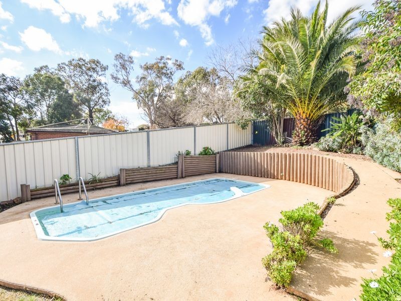 12 Milong Street, Young NSW 2594