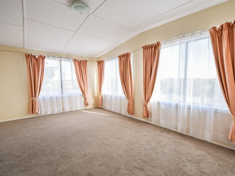 12 Milong Street, Young NSW 2594