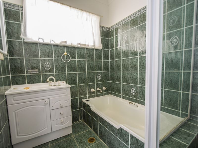 12 Milong Street, Young NSW 2594