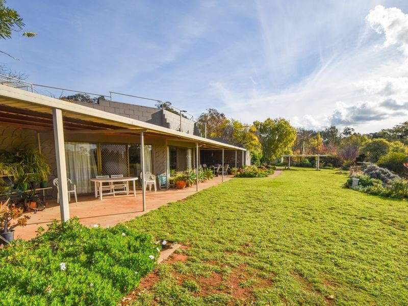 120 Ratho Road, Young NSW 2594