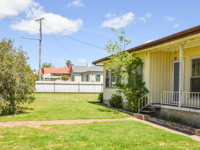33 Thornhill Street, Young NSW 2594
