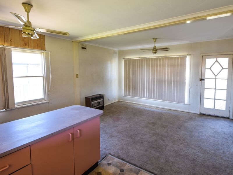 33 Thornhill Street, Young NSW 2594