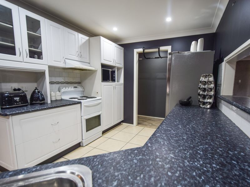 14 Crichton Crescent, Young NSW 2594