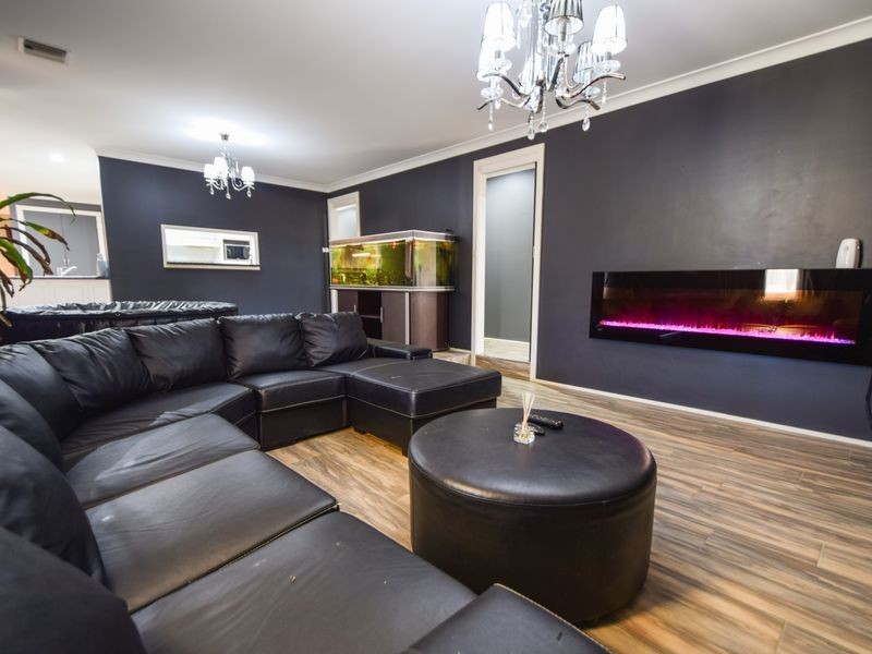 14 Crichton Crescent, Young NSW 2594