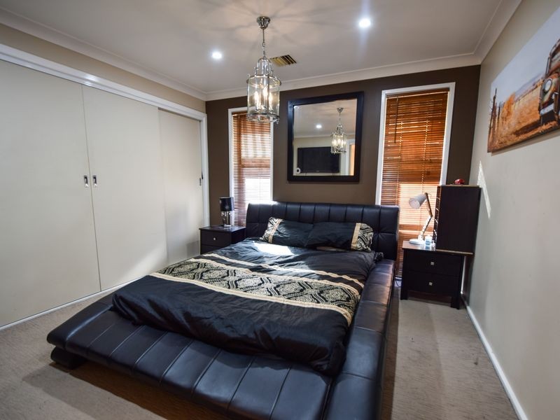 14 Crichton Crescent, Young NSW 2594