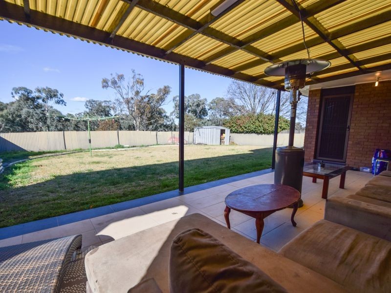 14 Crichton Crescent, Young NSW 2594