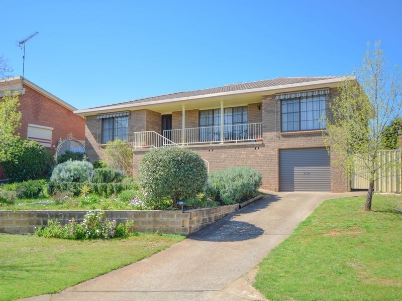 19 Keevil Drive, Young NSW 2594