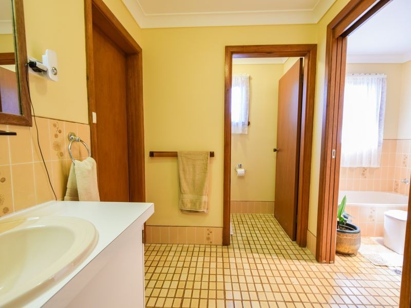 19 Keevil Drive, Young NSW 2594