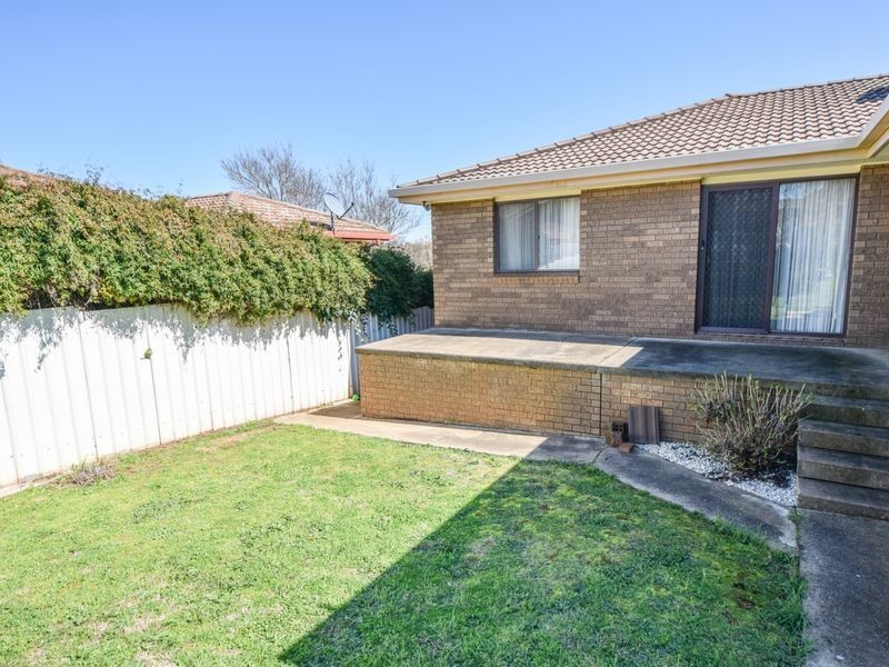 19 Keevil Drive, Young NSW 2594