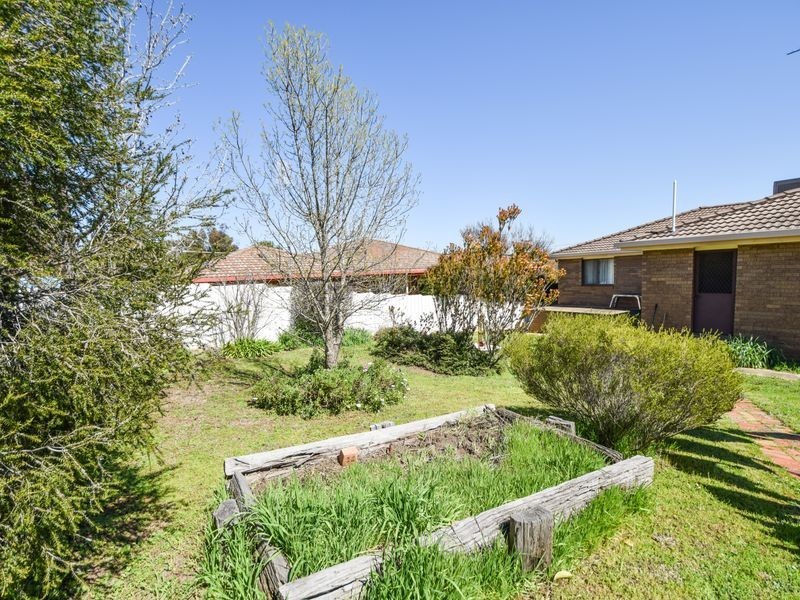 19 Keevil Drive, Young NSW 2594