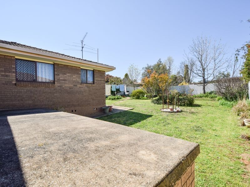 19 Keevil Drive, Young NSW 2594