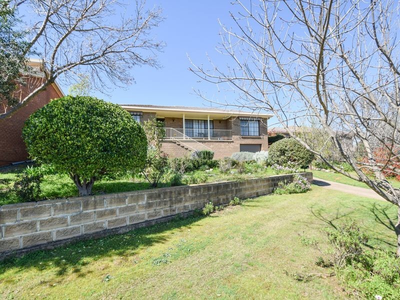 19 Keevil Drive, Young NSW 2594