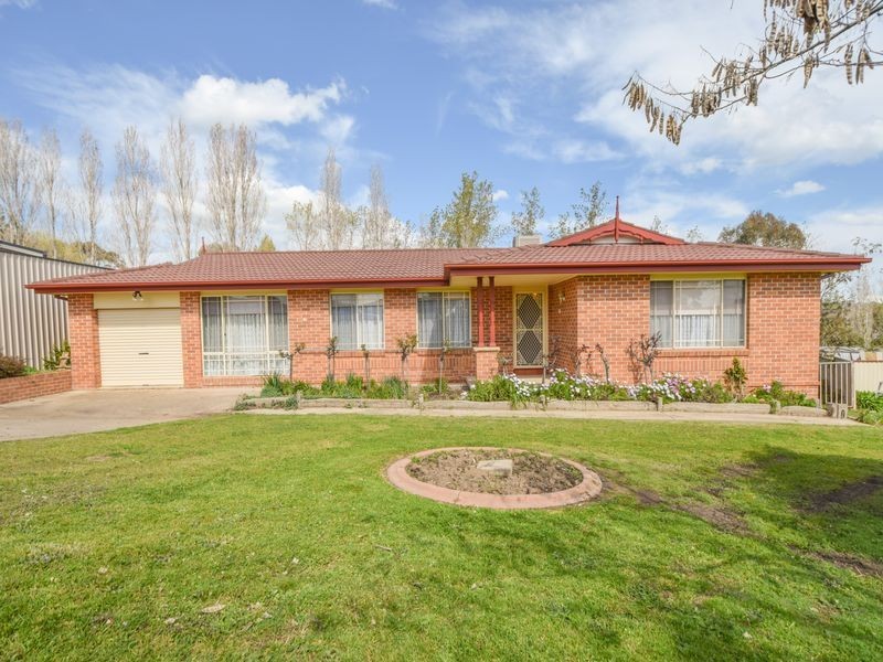 14 Tadros Ave, Young NSW 2594