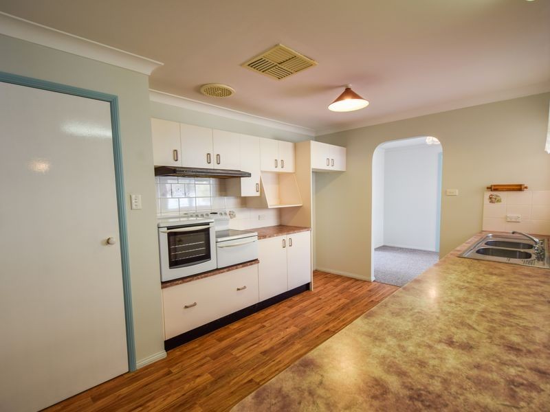 14 Tadros Ave, Young NSW 2594