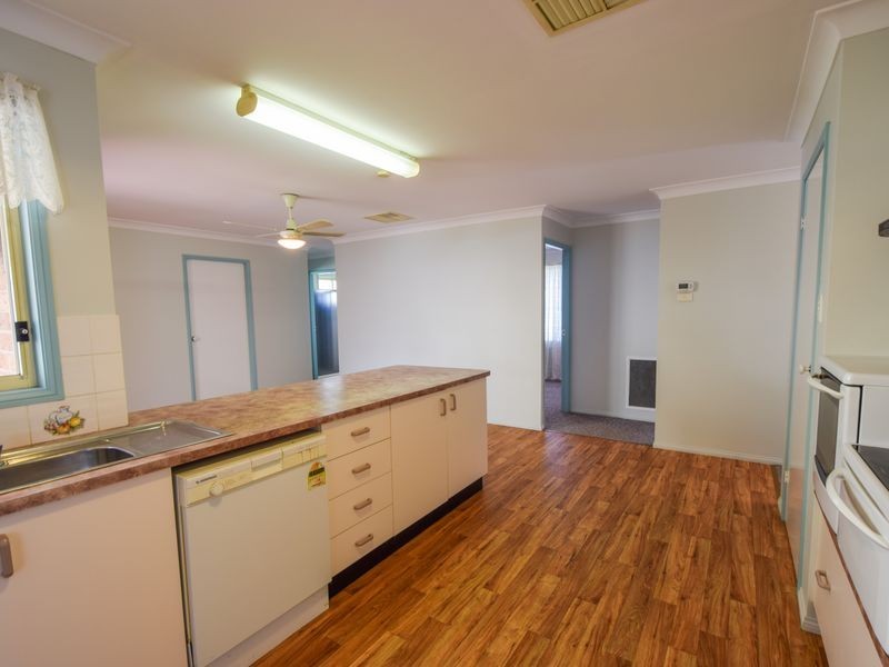 14 Tadros Ave, Young NSW 2594