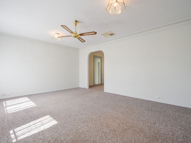 14 Tadros Ave, Young NSW 2594