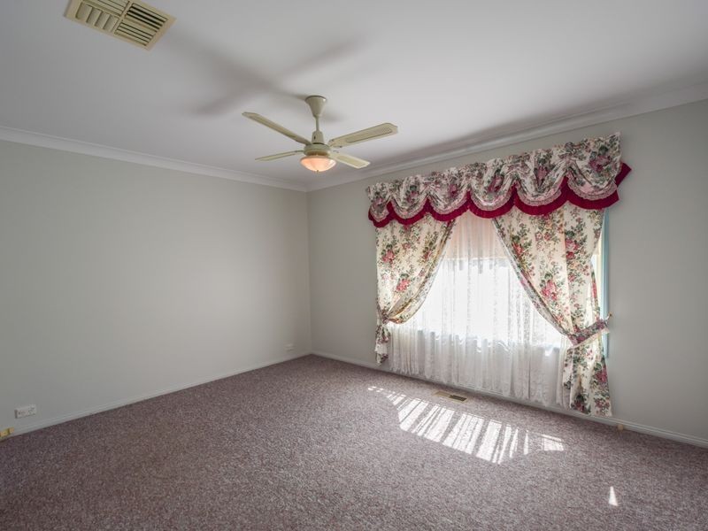 14 Tadros Ave, Young NSW 2594