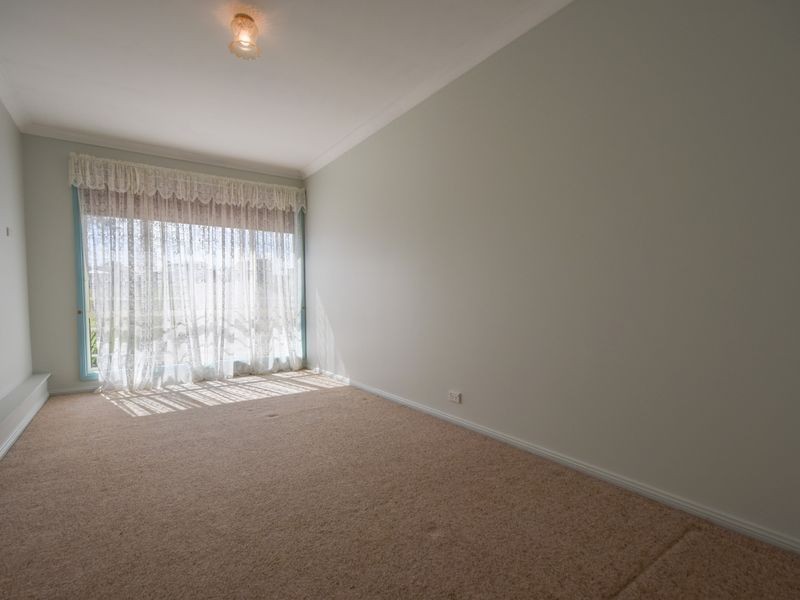 14 Tadros Ave, Young NSW 2594