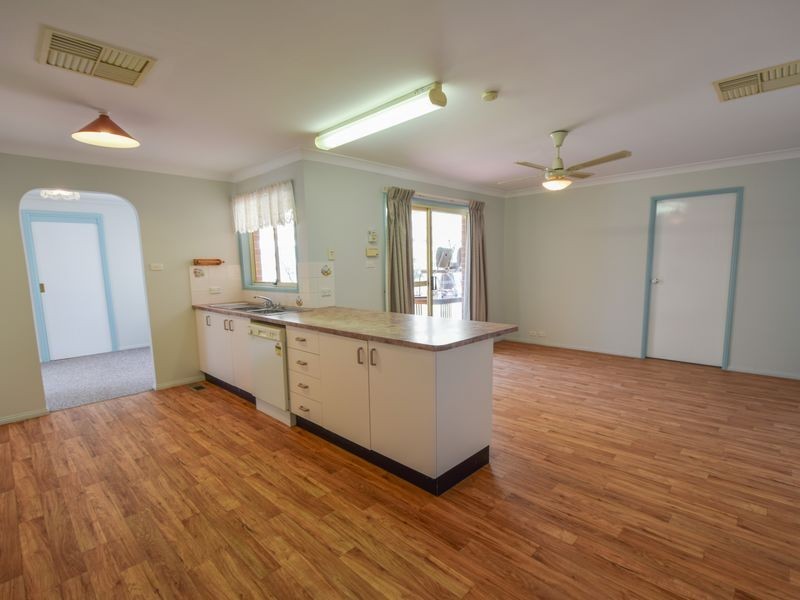 14 Tadros Ave, Young NSW 2594