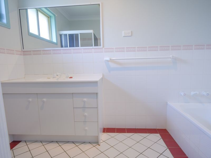 14 Tadros Ave, Young NSW 2594