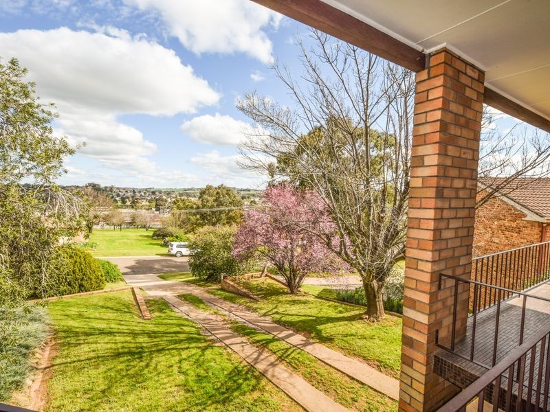 135 Edwards Street, Young NSW 2594