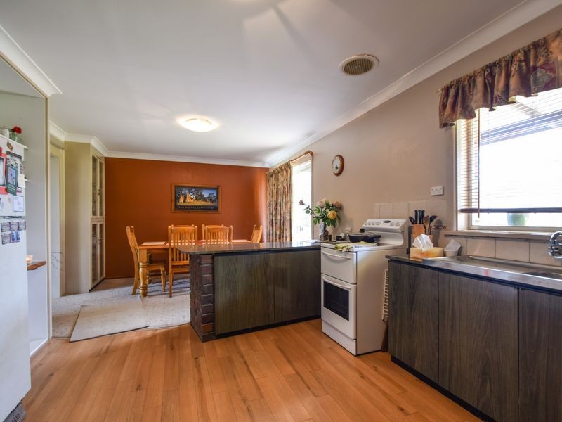 135 Edwards Street, Young NSW 2594