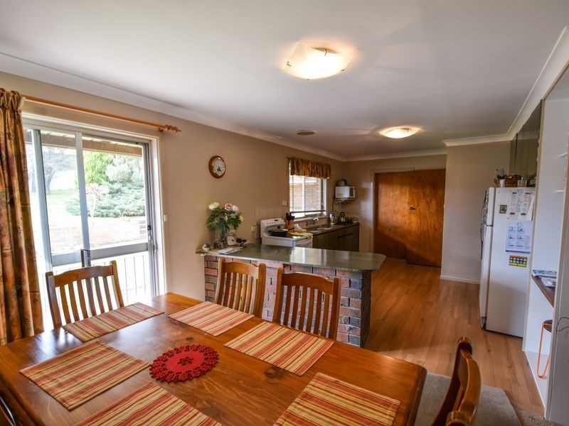 135 Edwards Street, Young NSW 2594