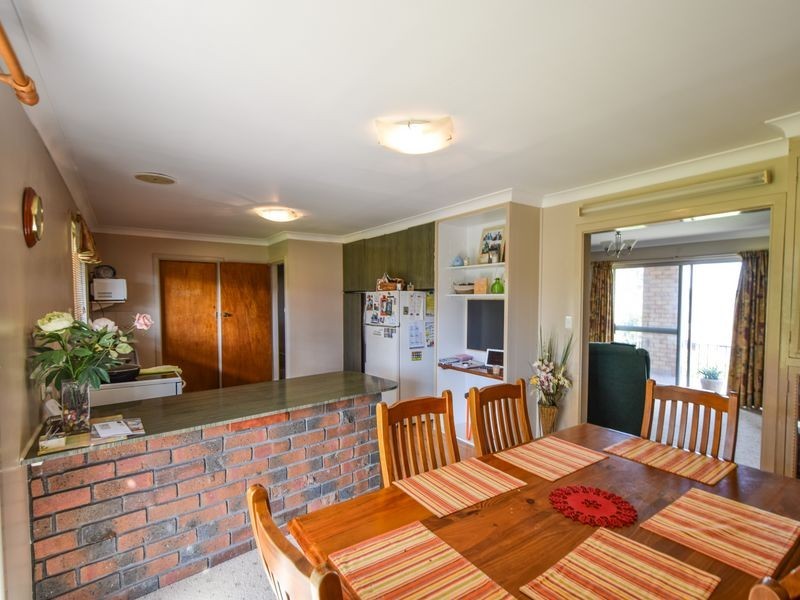 135 Edwards Street, Young NSW 2594