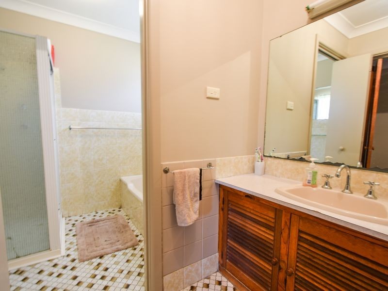 135 Edwards Street, Young NSW 2594