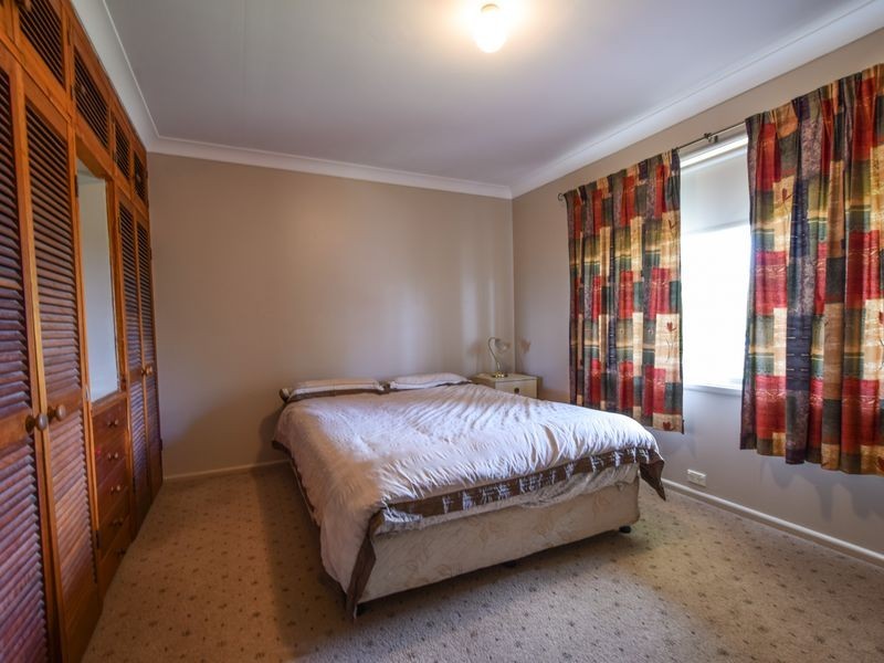 135 Edwards Street, Young NSW 2594