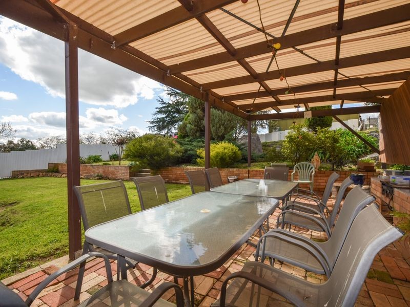 135 Edwards Street, Young NSW 2594