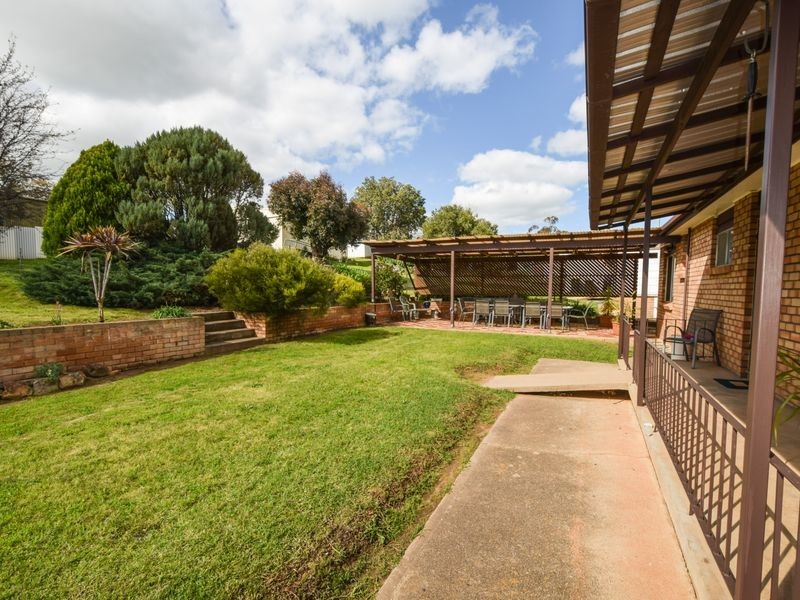 135 Edwards Street, Young NSW 2594