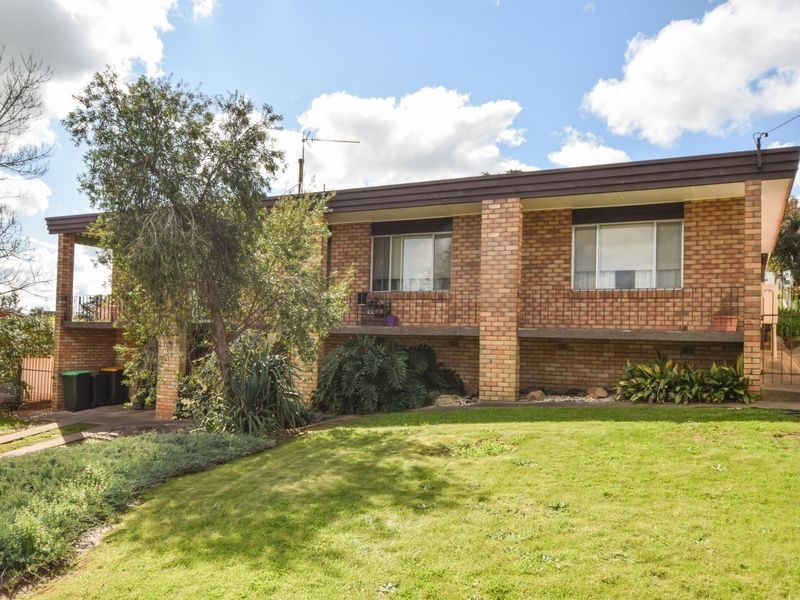 135 Edwards Street, Young NSW 2594