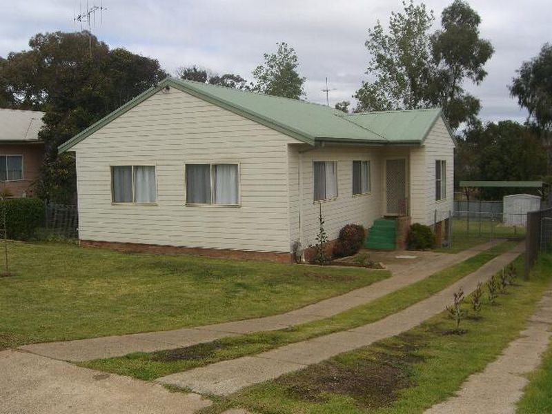18 Musgrave Street, Young NSW 2594