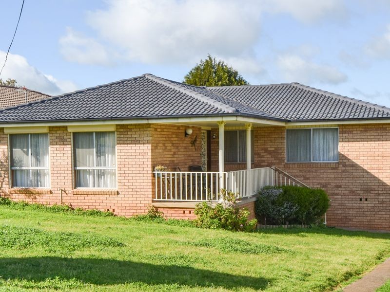 2 Dwyer Drive, Young NSW 2594